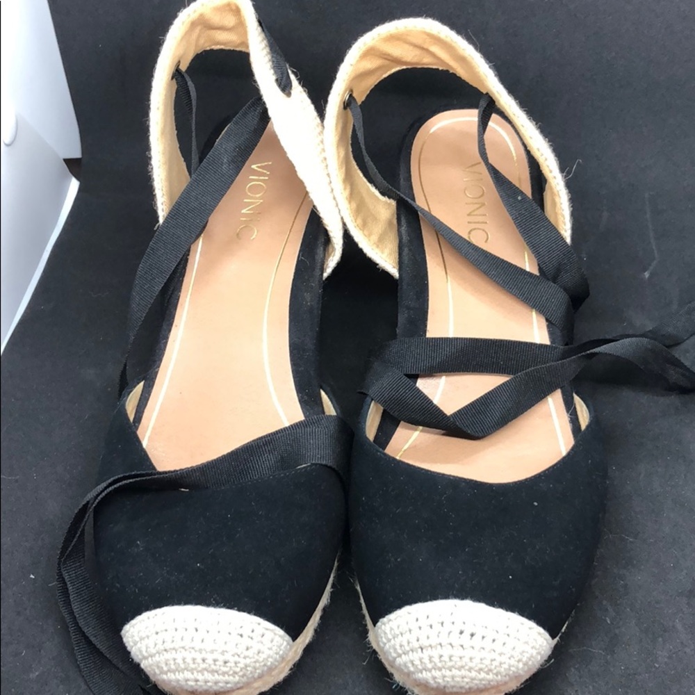Shoes - Picture 3 of 7